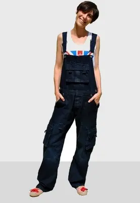 Unique dans son style la salopette cargo en jean