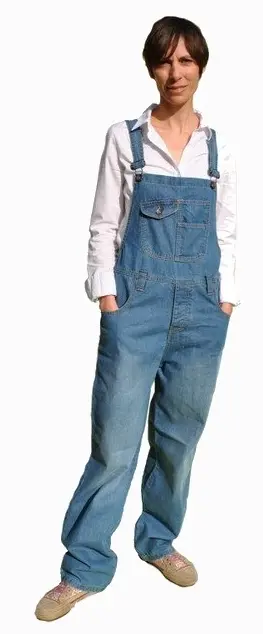 Découvrez notre salopette en jean usé au style vintage