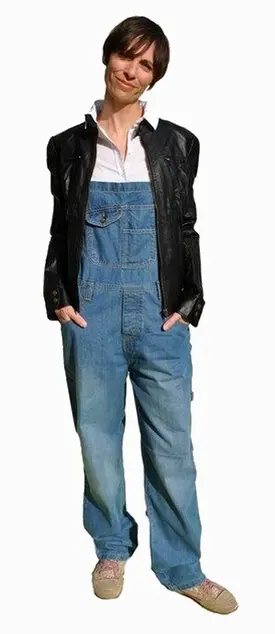 La salopette de tous les jours avec un fit loose parfait. Notre salopette baggy a des bretelles classiques réglables, une jambe droite et des poches pratiques.